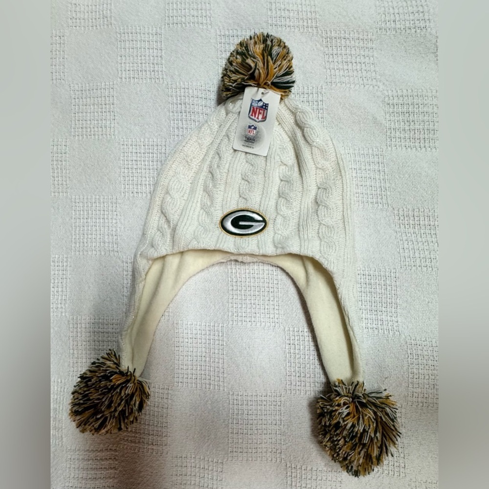 Women white Bay Packers
NFL Team Apparel Ear Flaps
Tassels Beanie Winter Hat
Cap